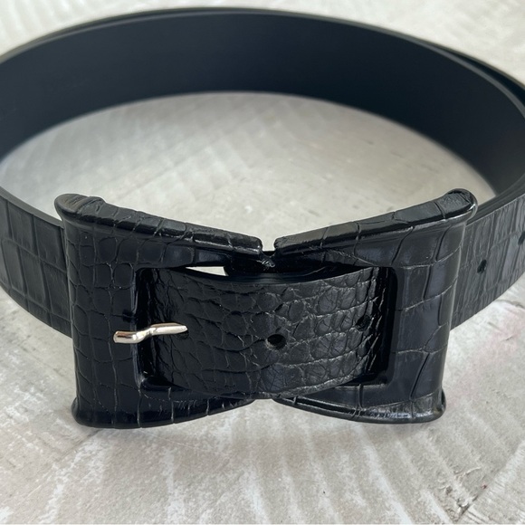 Anne Fontaine Women’s Glossy Croc-Embossed Leather Belt with Bow Style Buckle - Picture 3 of 12